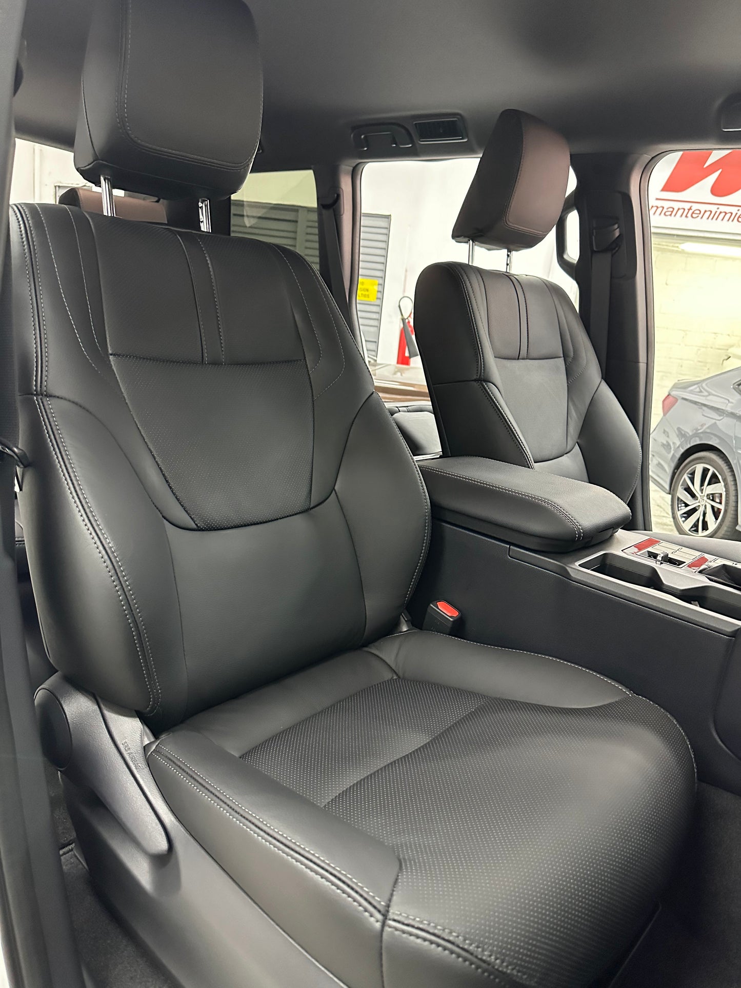 Toyota LC250 - Negra