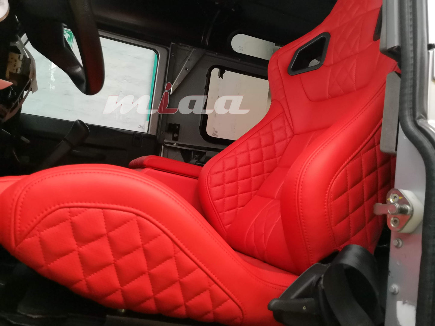 Land Rover Defender - Roja Rombos