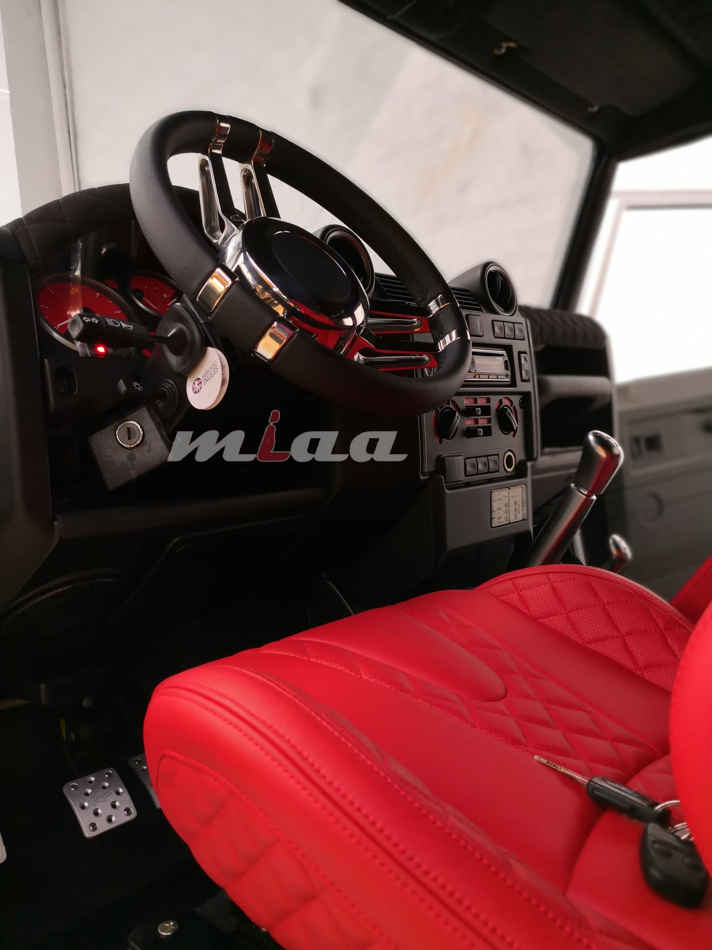 Land Rover Defender - Roja Rombos