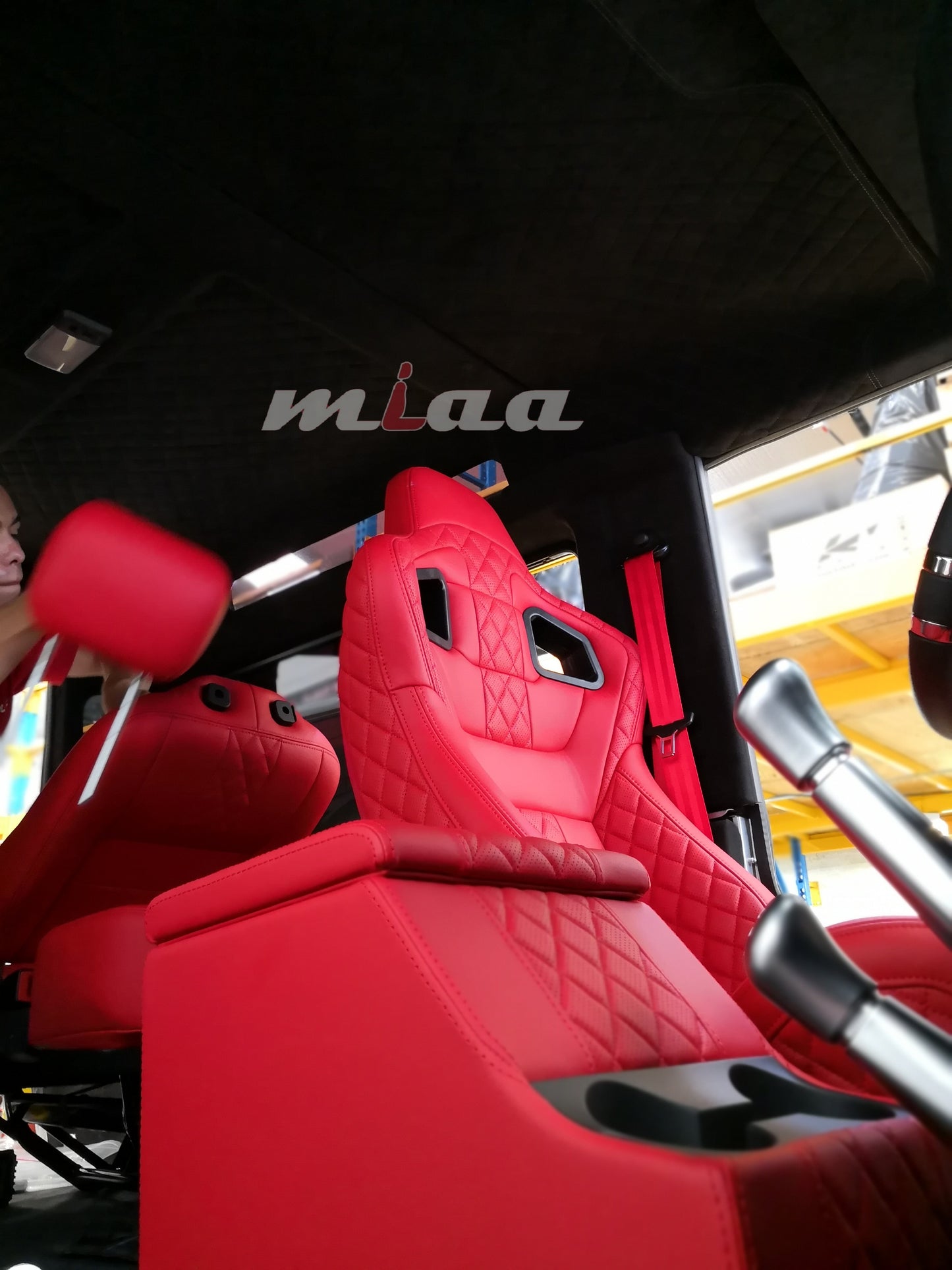 Land Rover Defender - Roja Rombos