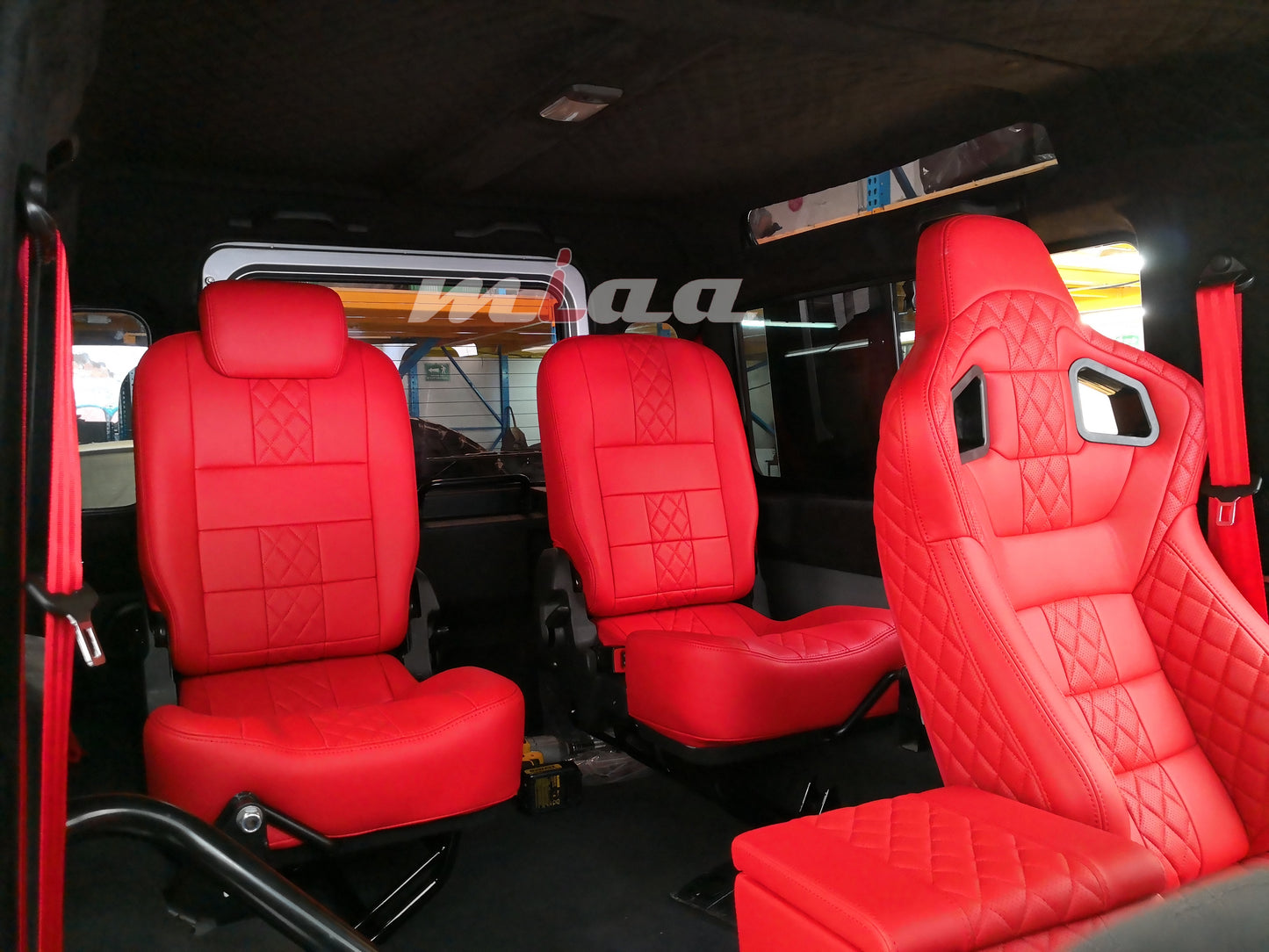 Land Rover Defender - Roja Rombos