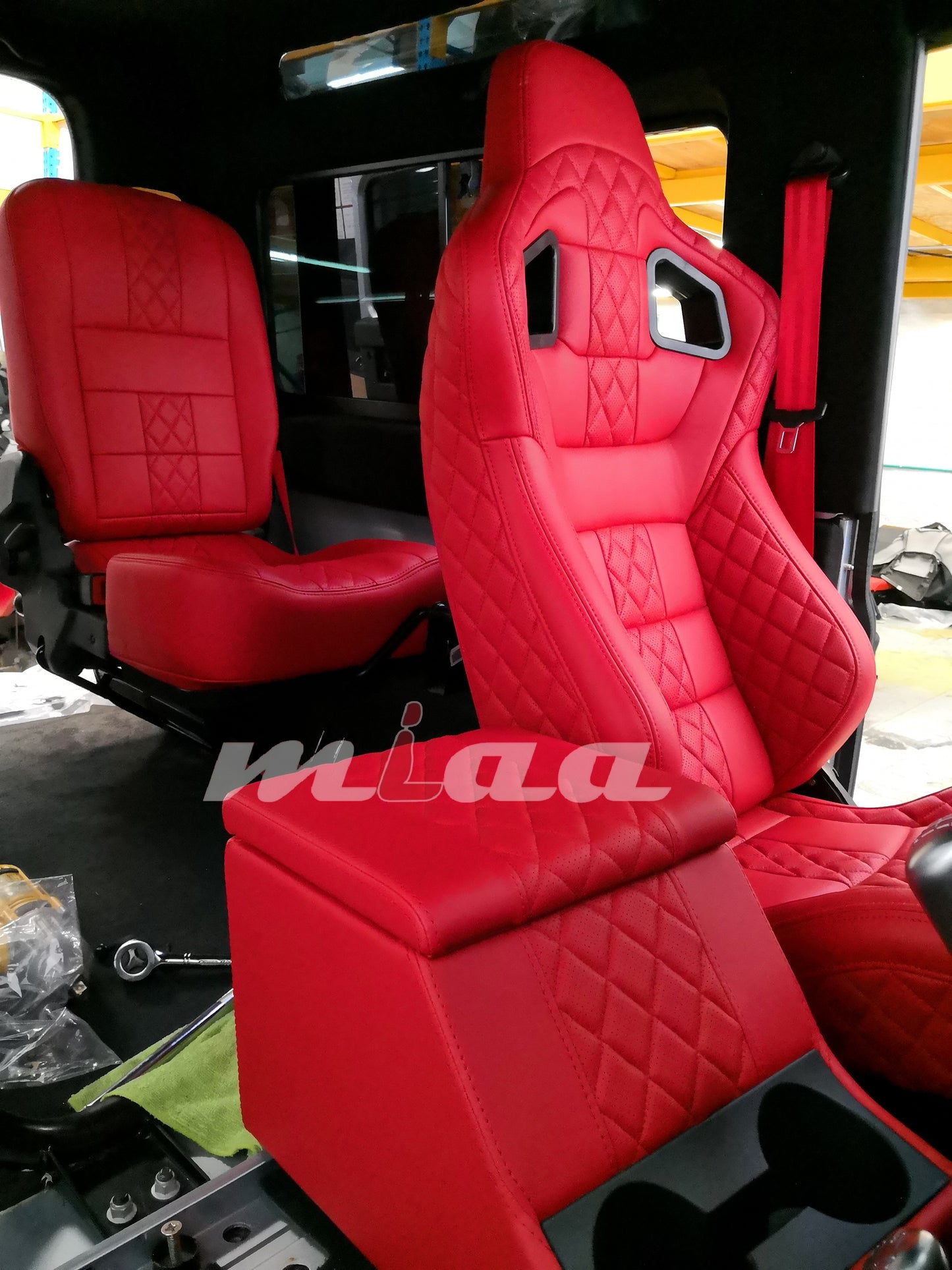 Land Rover Defender - Roja Rombos